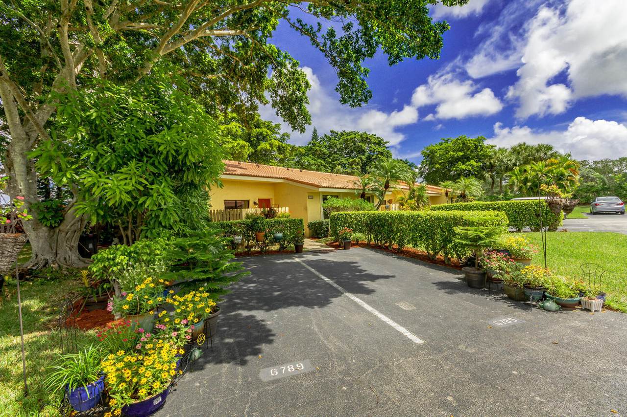 6789 Bridlewood Court - Photo 1