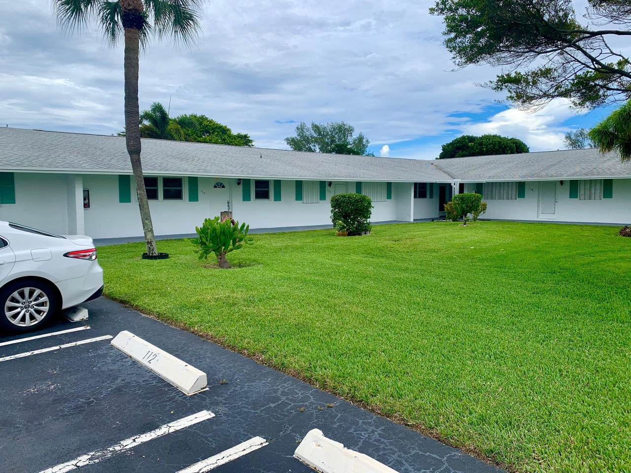 400 Golfview Terrace - Photo 1