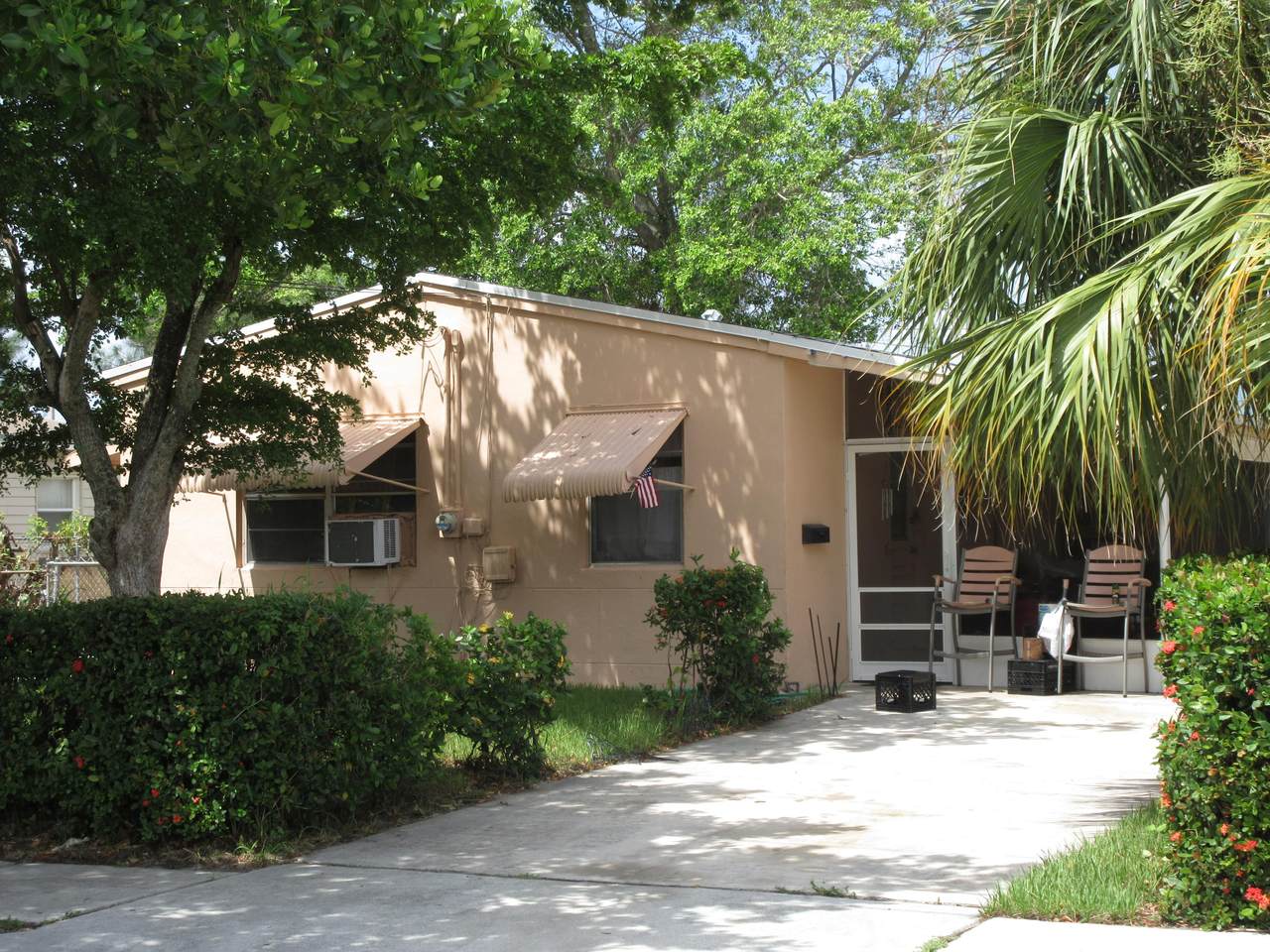 5511 Pinewood Avenue - Photo 1