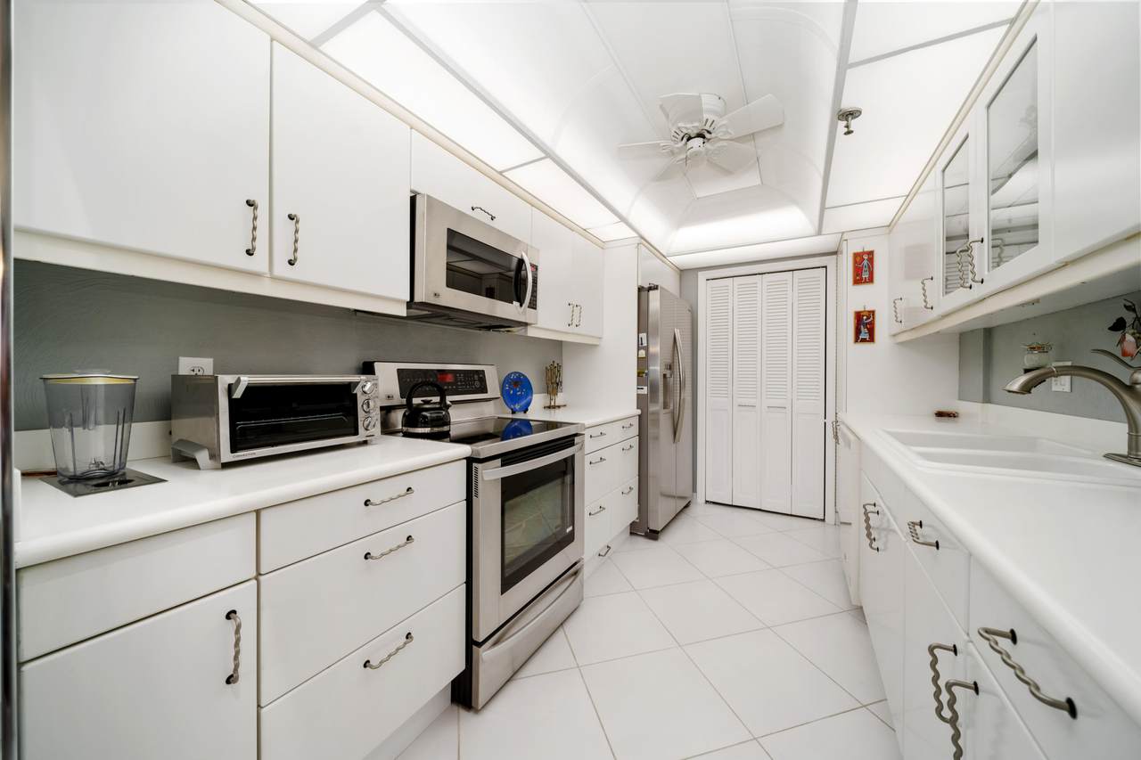 859 Jeffery Street - Photo 1