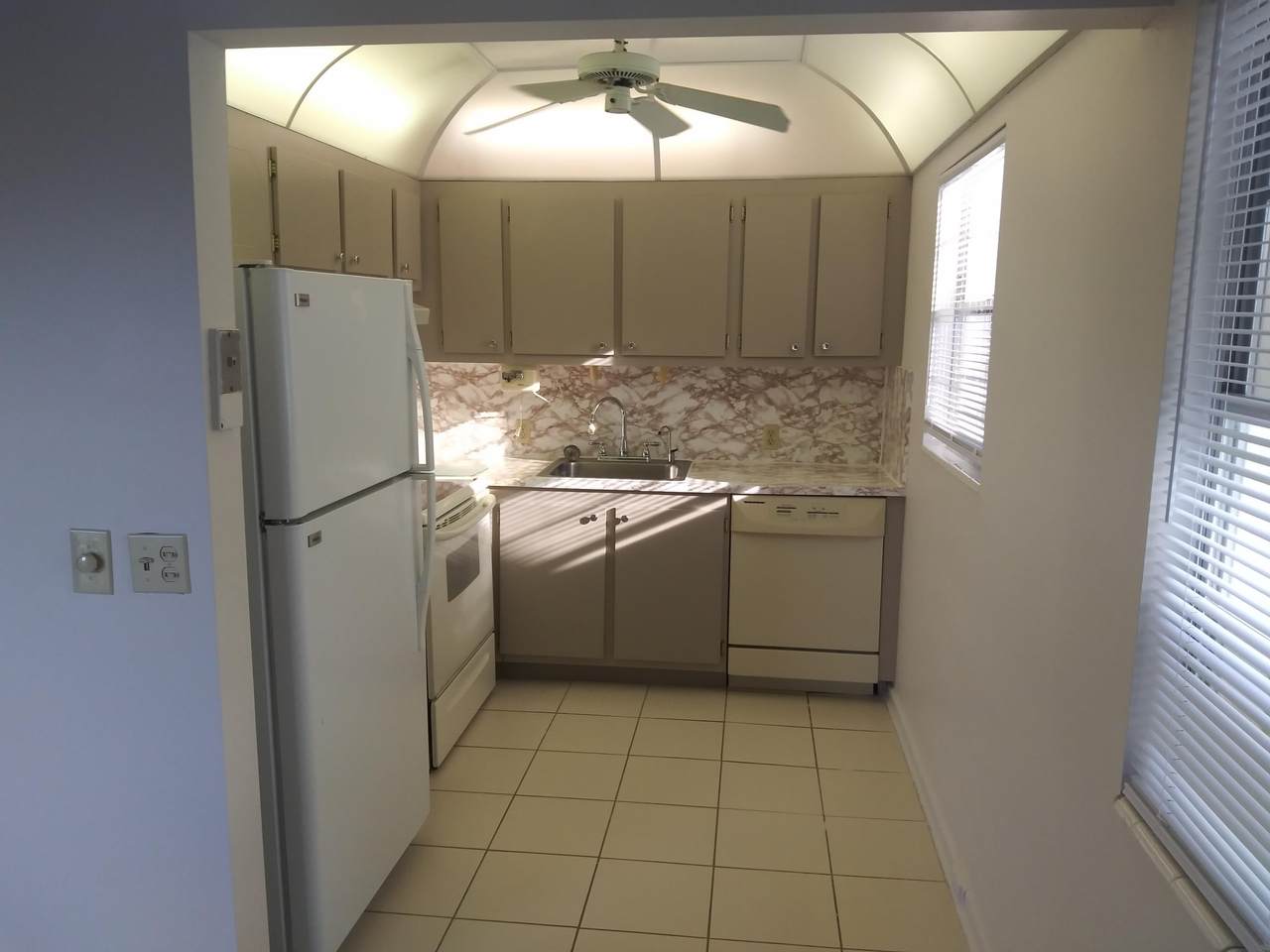284 Fanshaw G - Photo 1