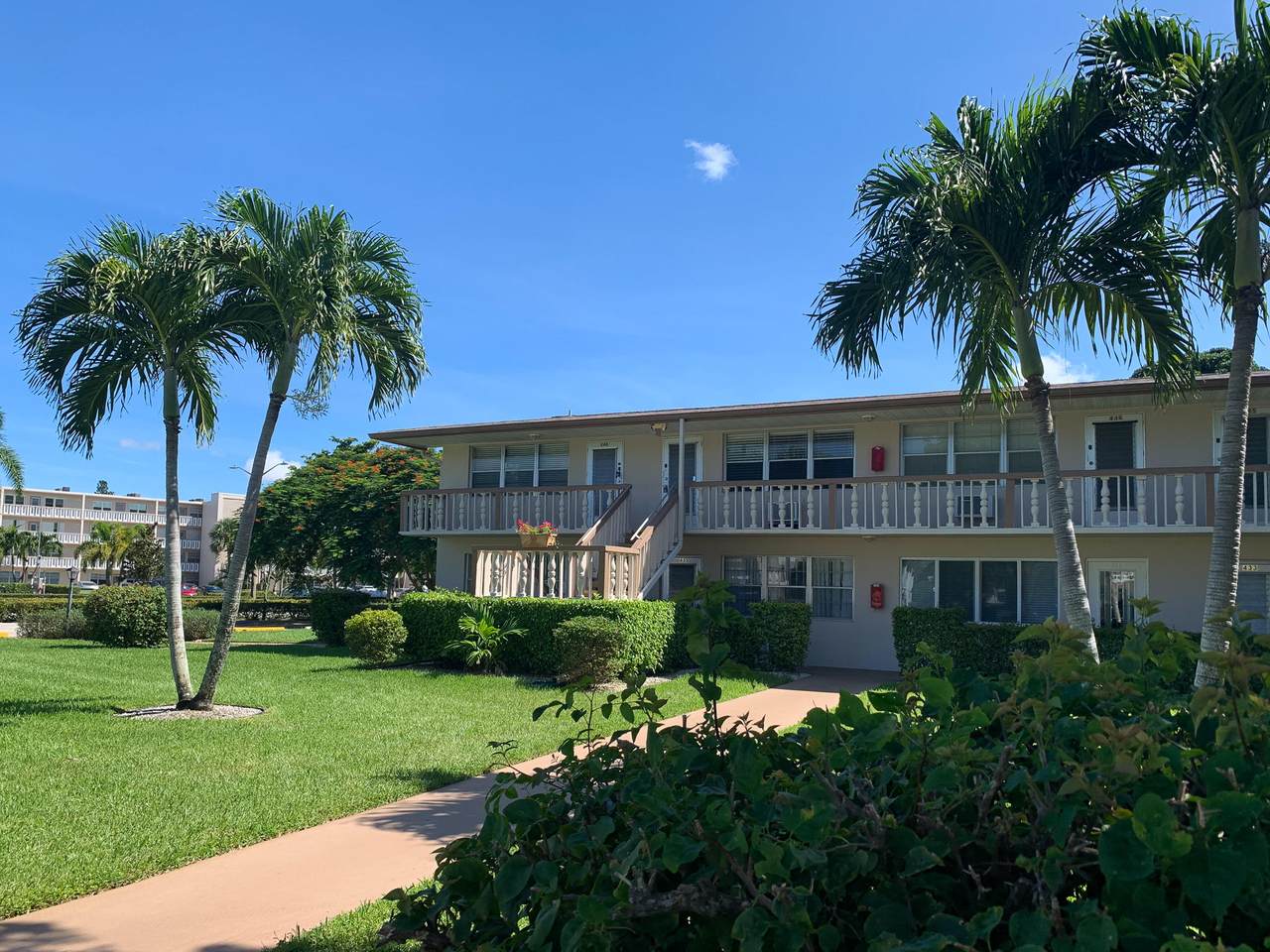 448 Windsor - Photo 1