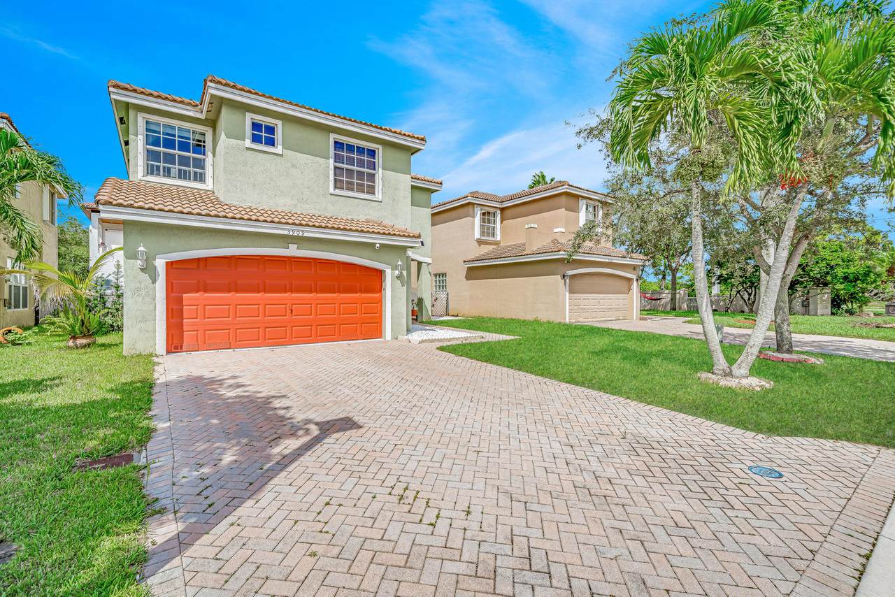 3909 Crescent Creek Drive - Photo 1