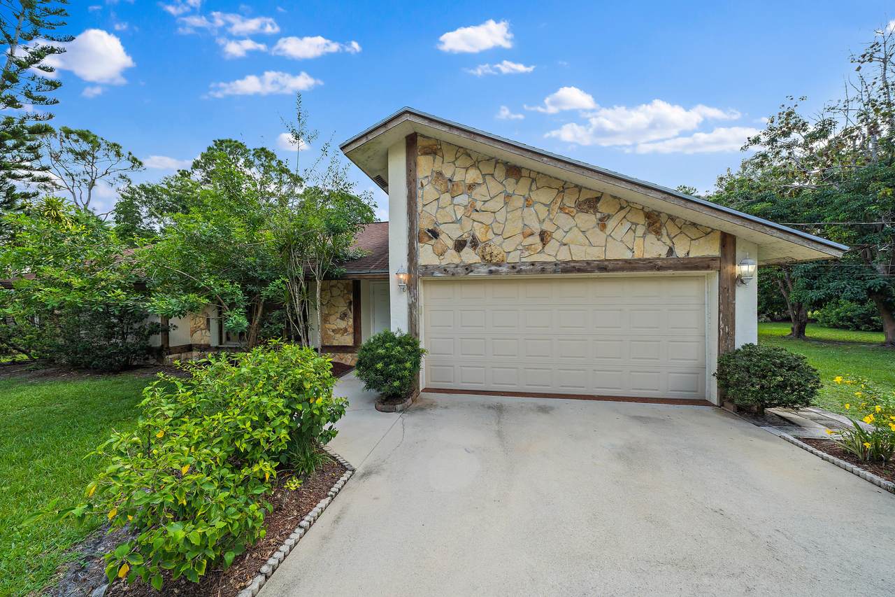 10920 154th Road - Photo 1