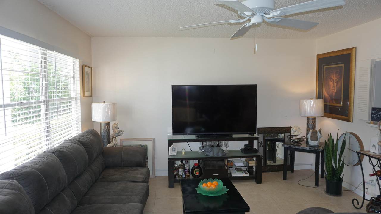1068 Cambridge D - Photo 1