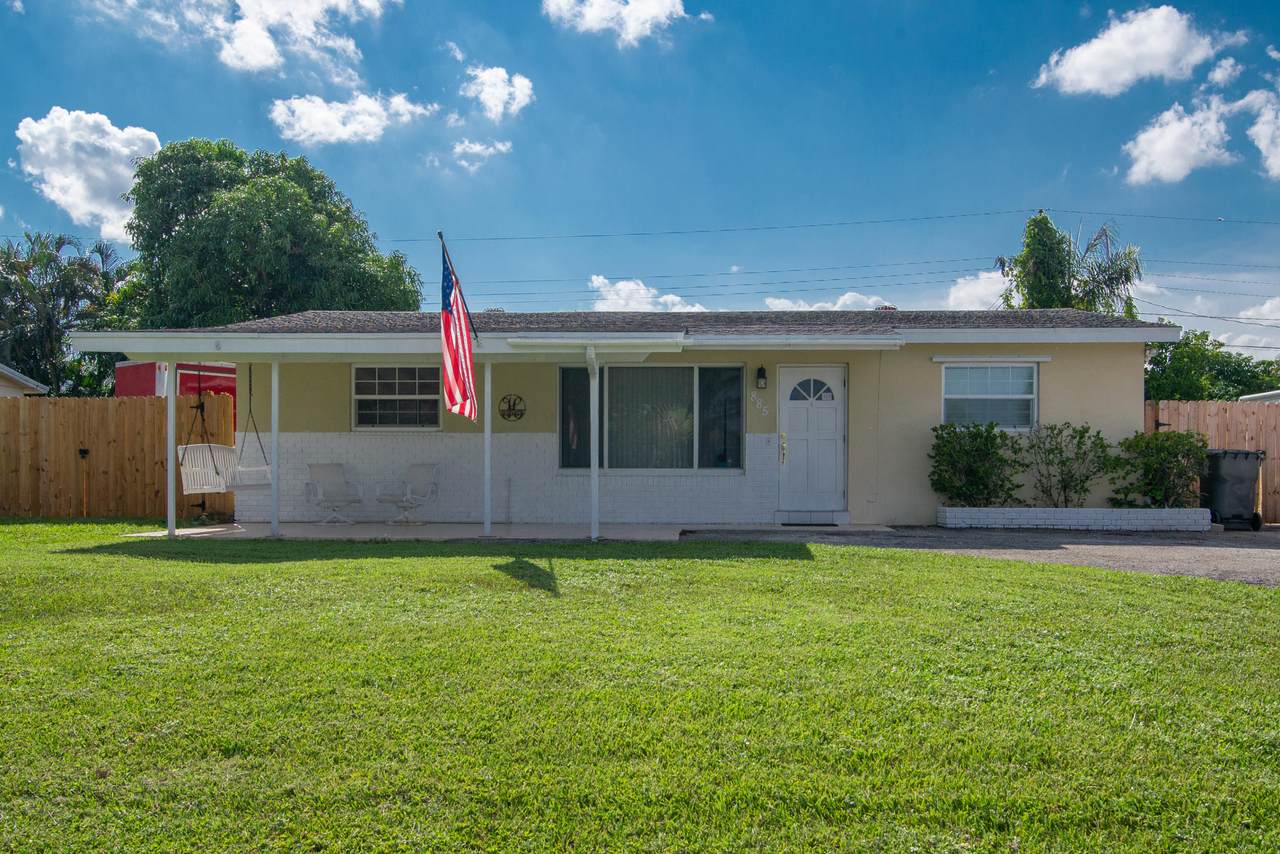 885 Montego Drive - Photo 1