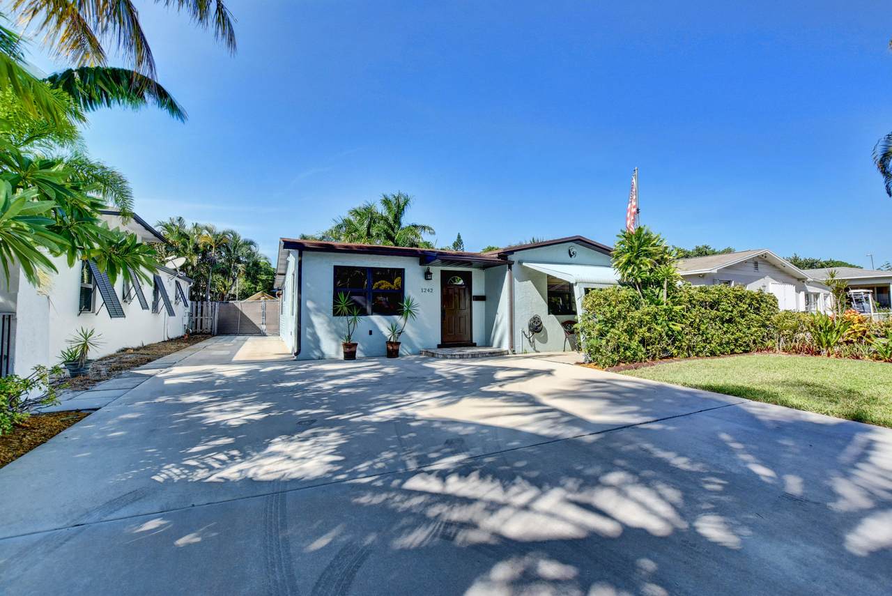 1242 16th Avenue - Photo 1