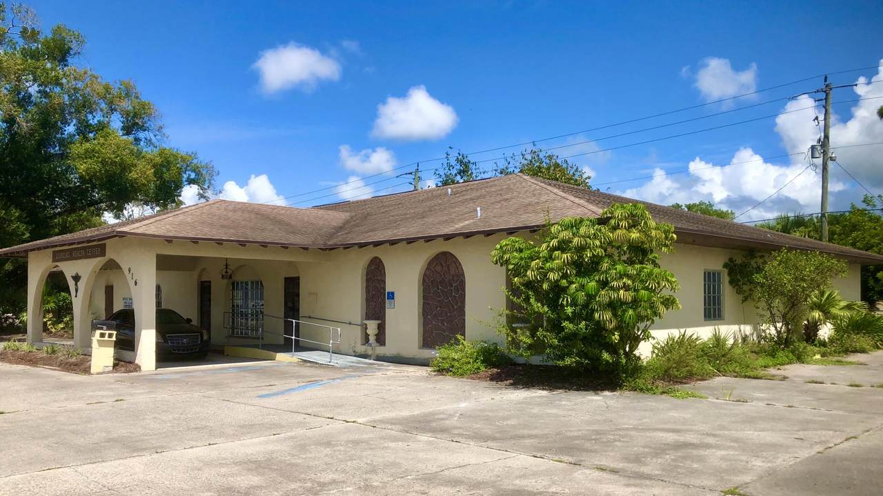 916 Park Street - Photo 1