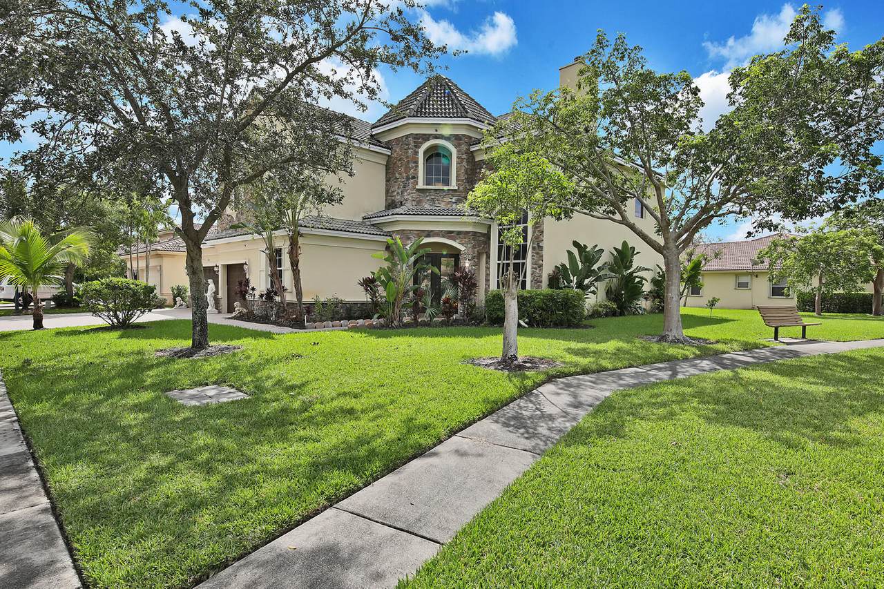9292 Pineville Drive - Photo 1