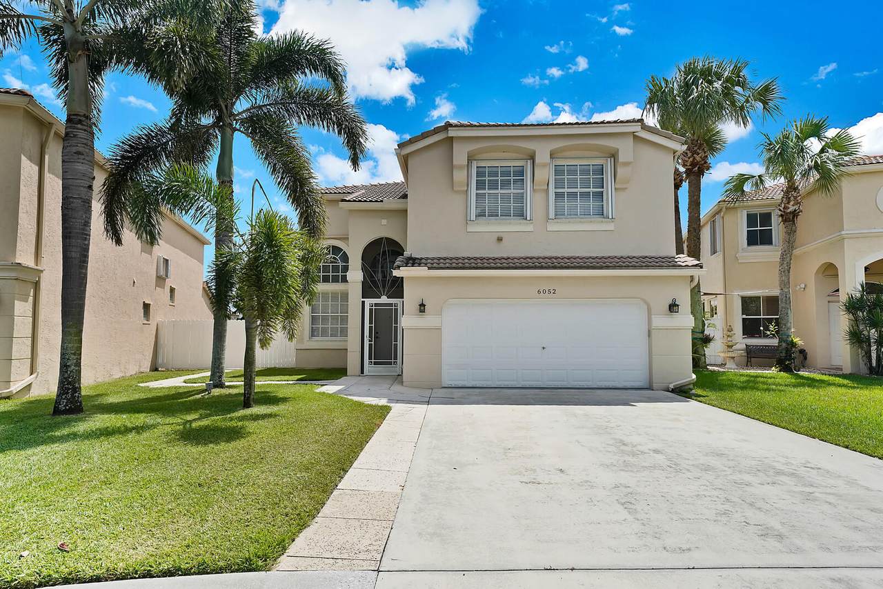 6052 Oak Bluff Way - Photo 1