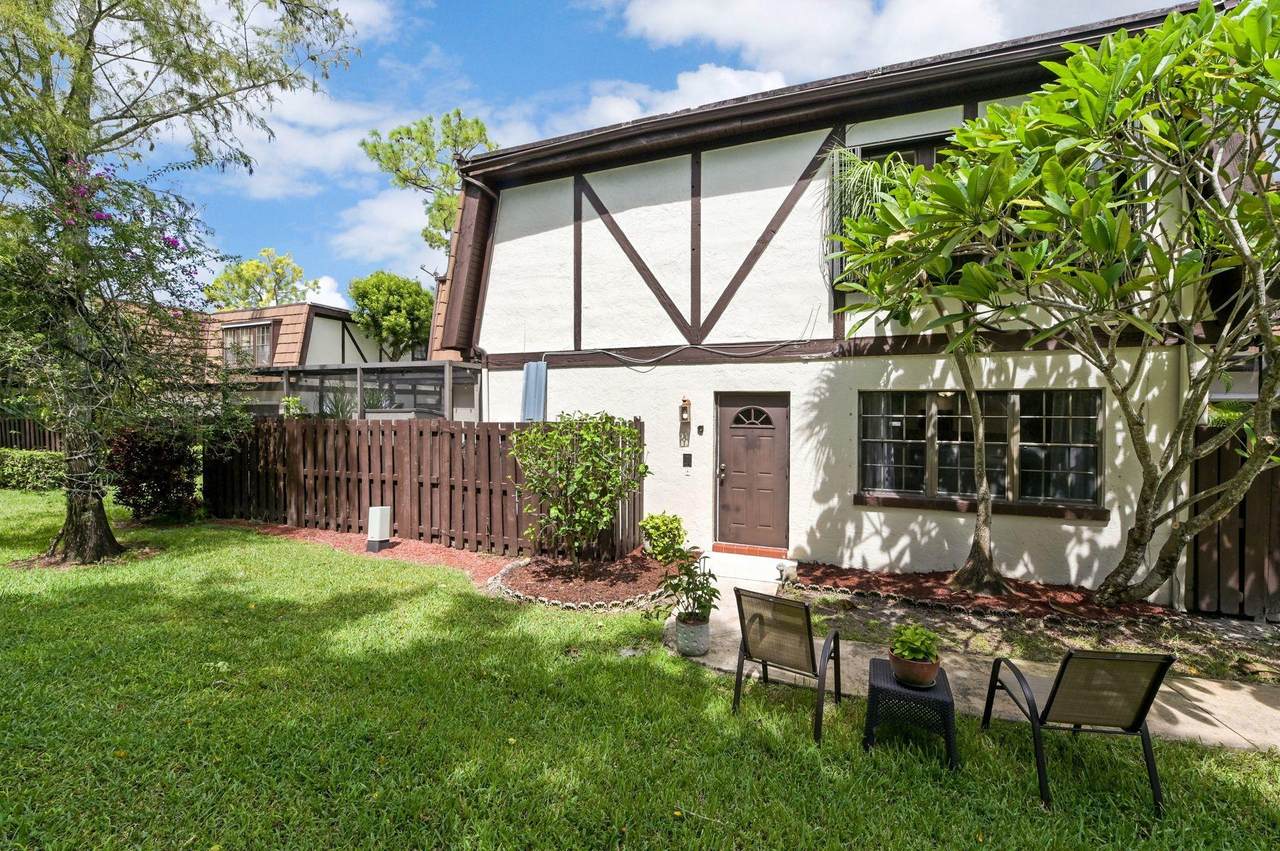 126 Weybridge Circle - Photo 1