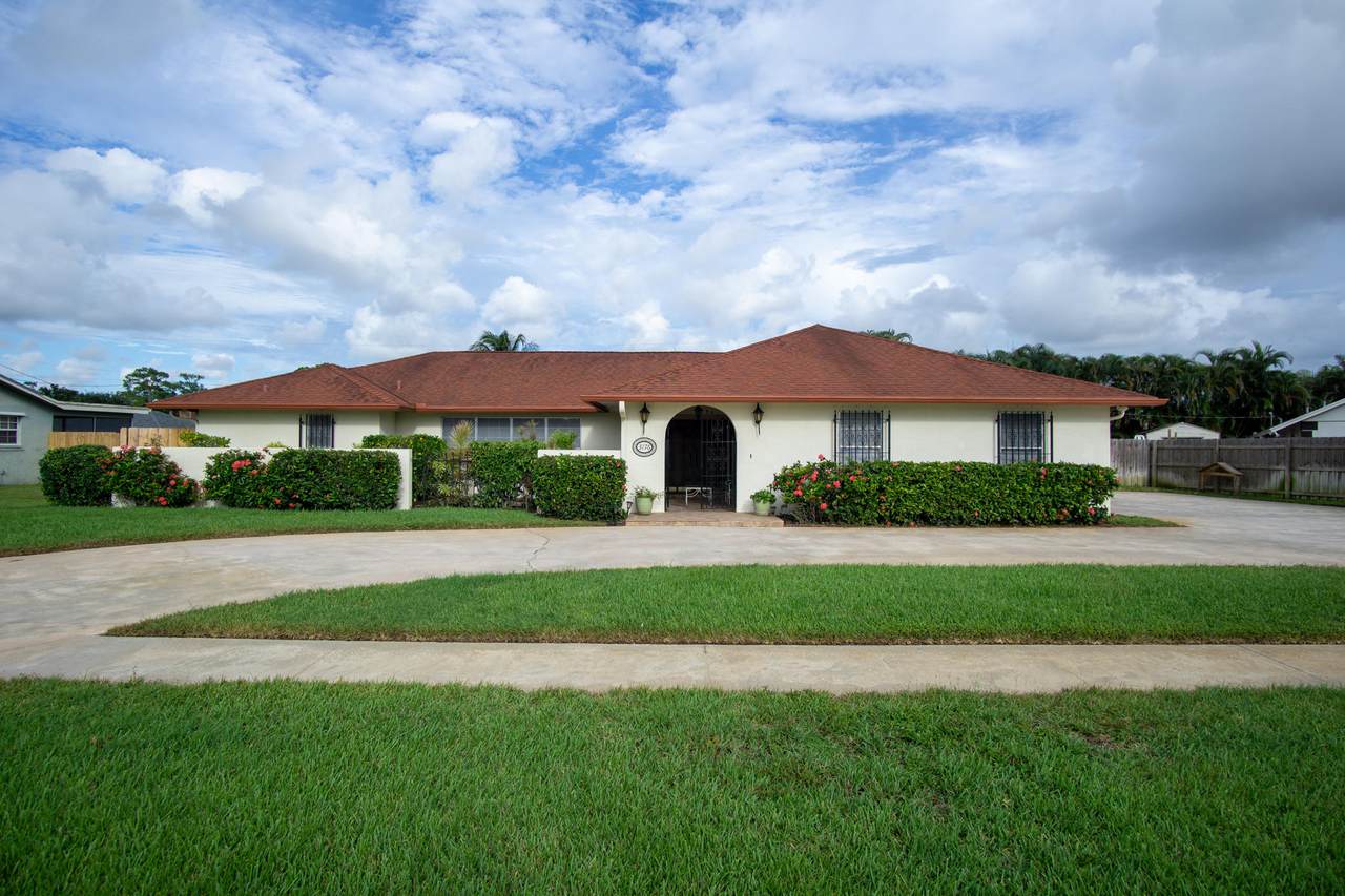 3176 Medinah Circle - Photo 1