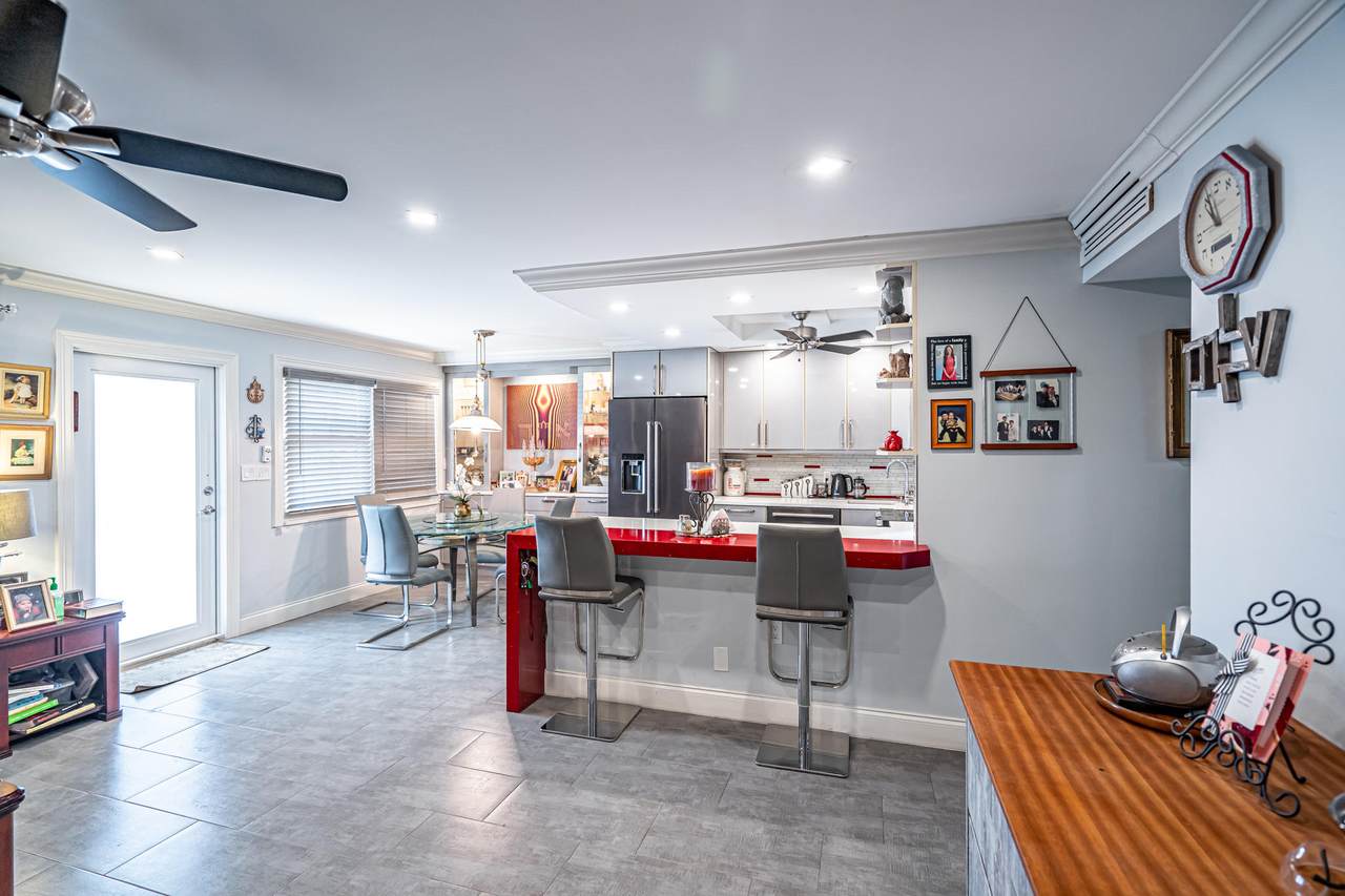 1027 Farnham - Photo 1