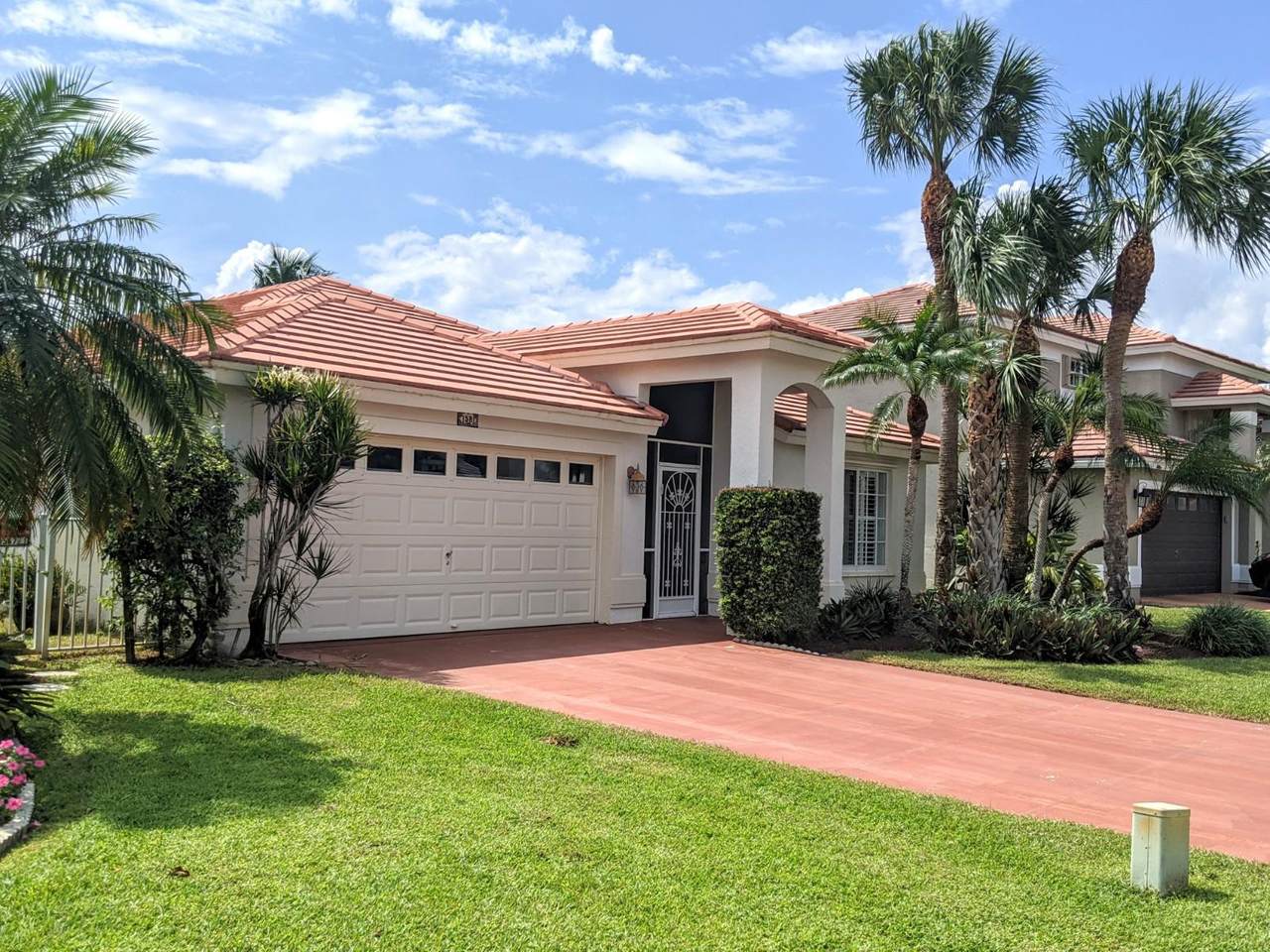 1581 Club Drive - Photo 1