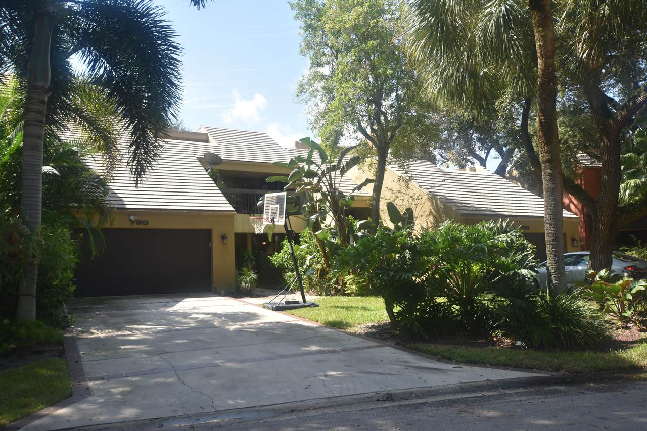 790 St Albans Drive - Photo 1