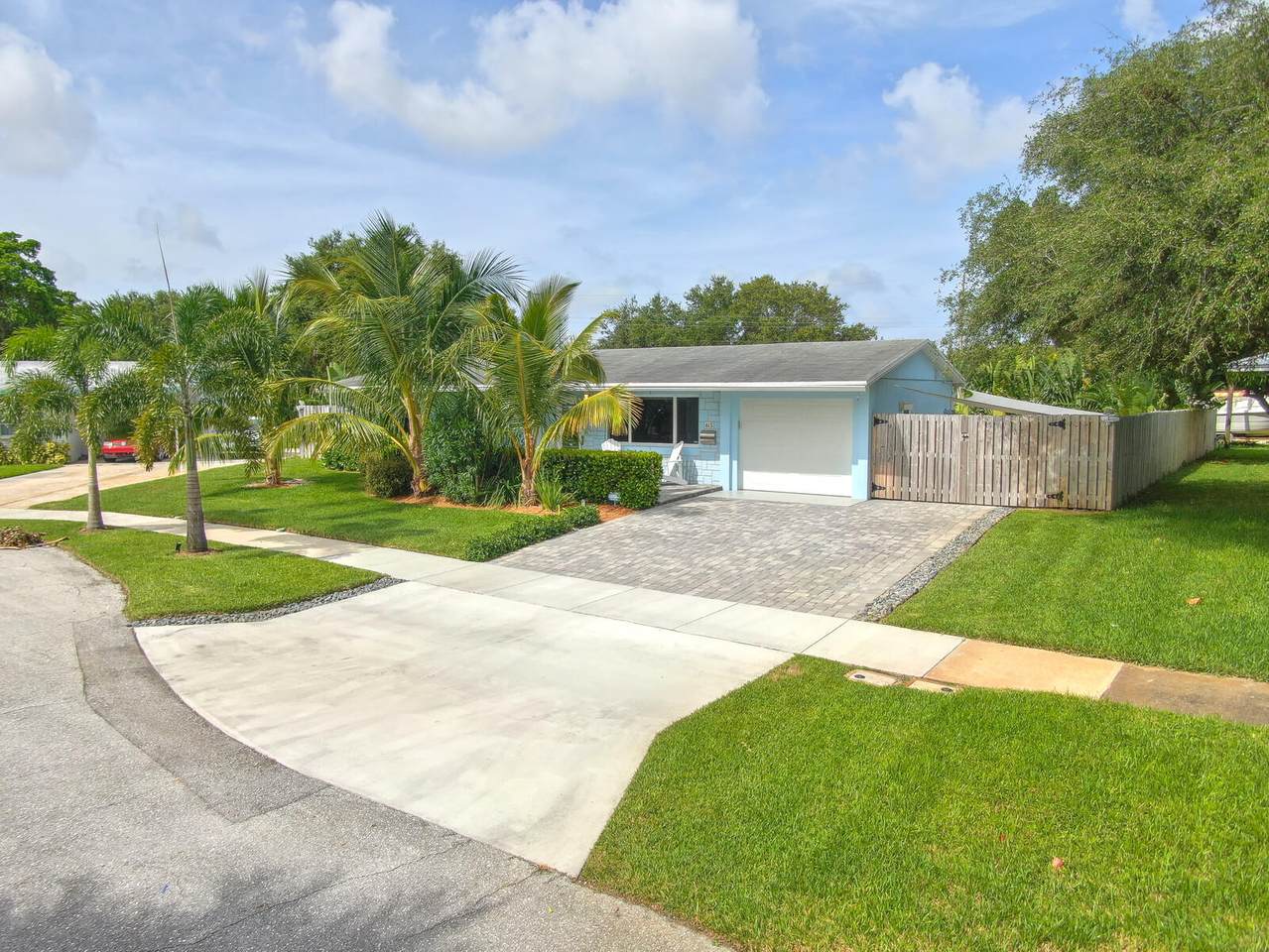 615 Laurel Court - Photo 1