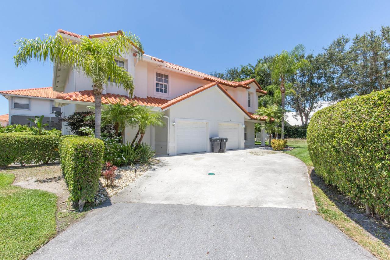 13513 Fountain View Boulevard - Photo 1