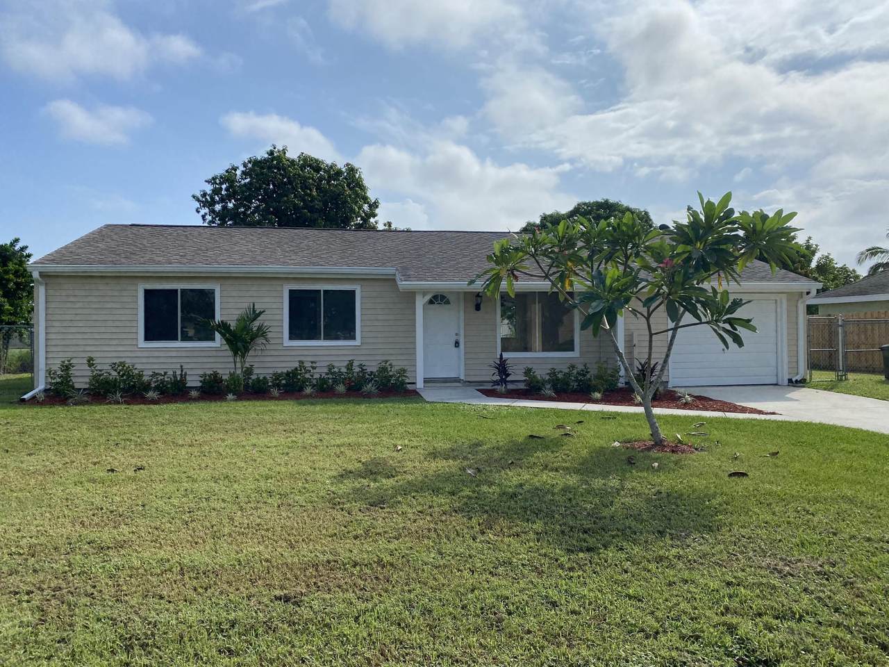 1425 Marisol Lane - Photo 1