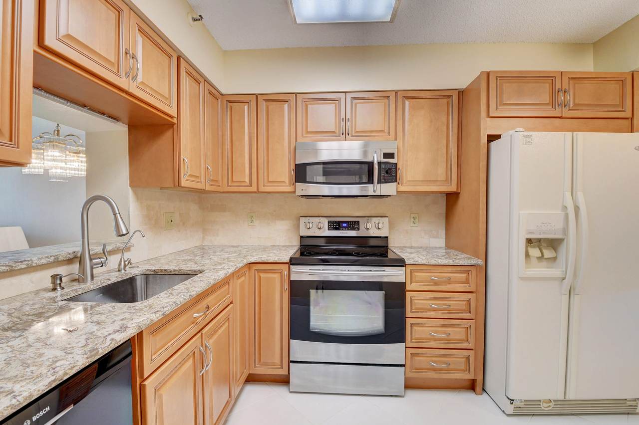 6866 Huntington Lane - Photo 1