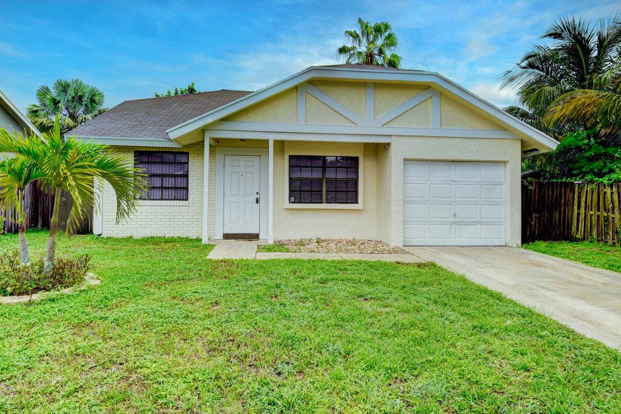 23452 Country Club Drive - Photo 1