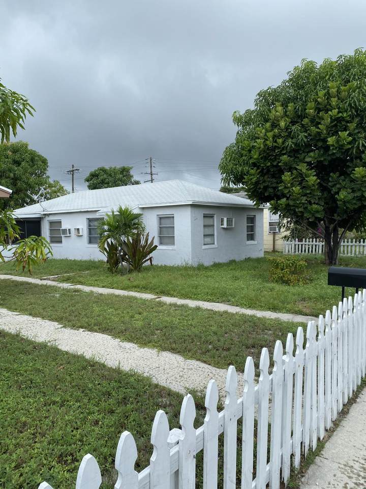 325 H Street - Photo 1