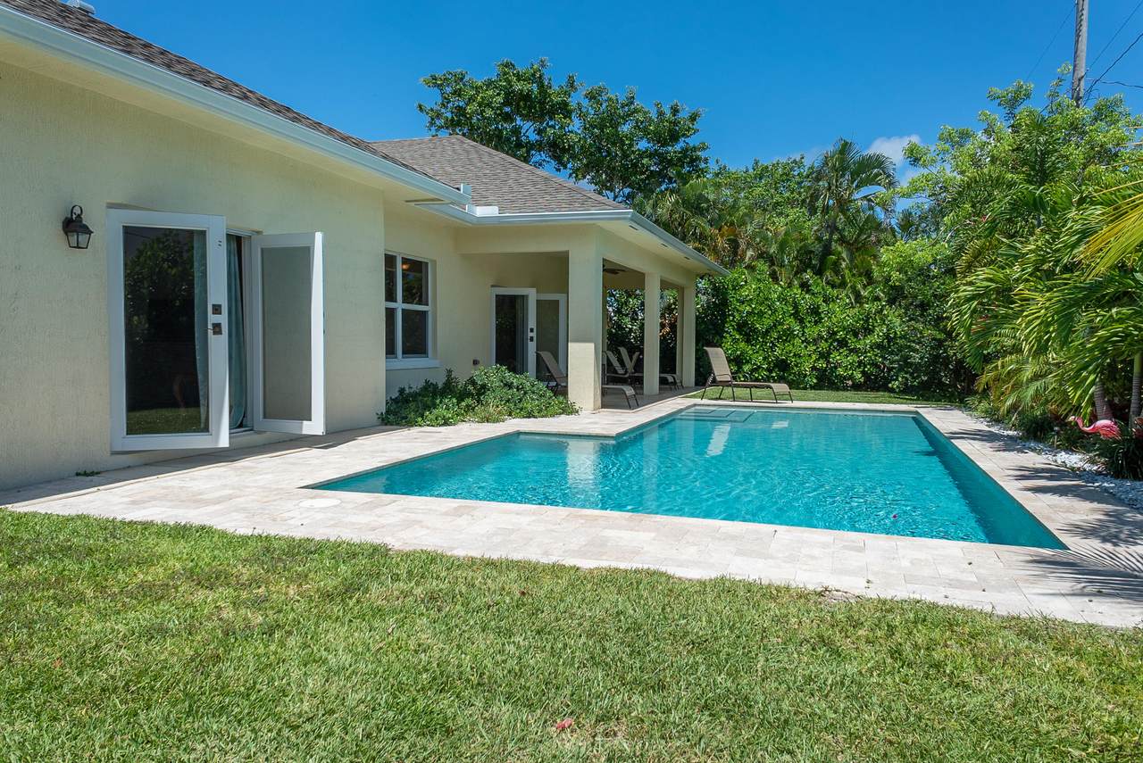 376 Forest Hill Boulevard - Photo 1