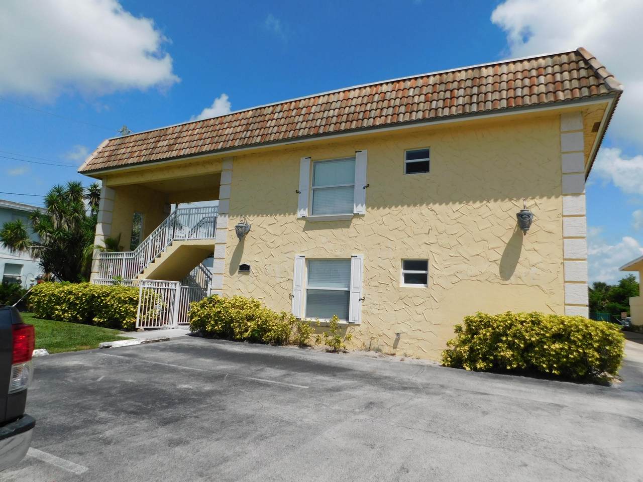 735 Hummingbird Way - Photo 1