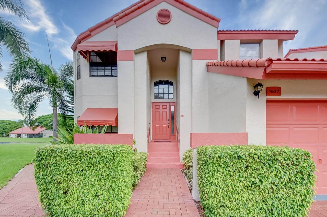 7657 Lexington Club Boulevard - Photo 1