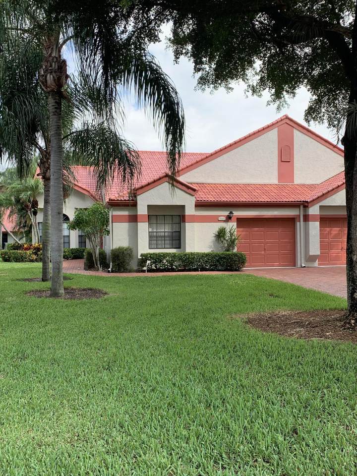 7520 Lexington Club Boulevard - Photo 1