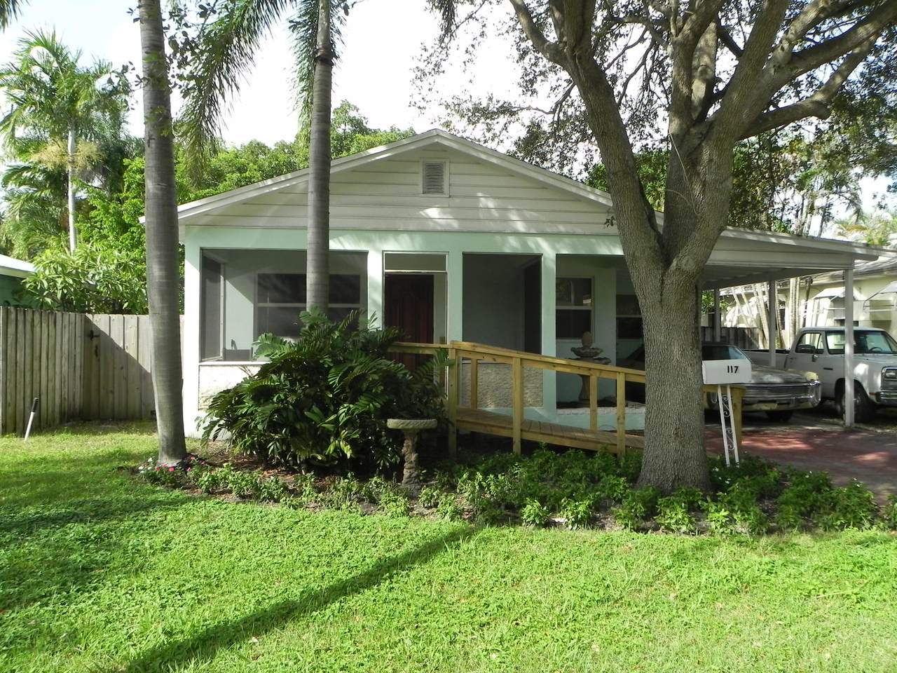 117 George Bush Boulevard - Photo 1