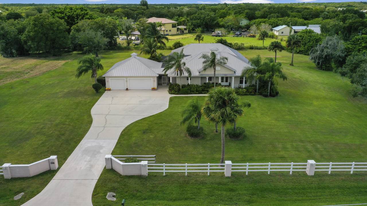 6201 Oleander Avenue - Photo 1