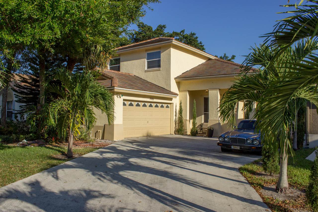 7935 Manor Forest Boulevard - Photo 1