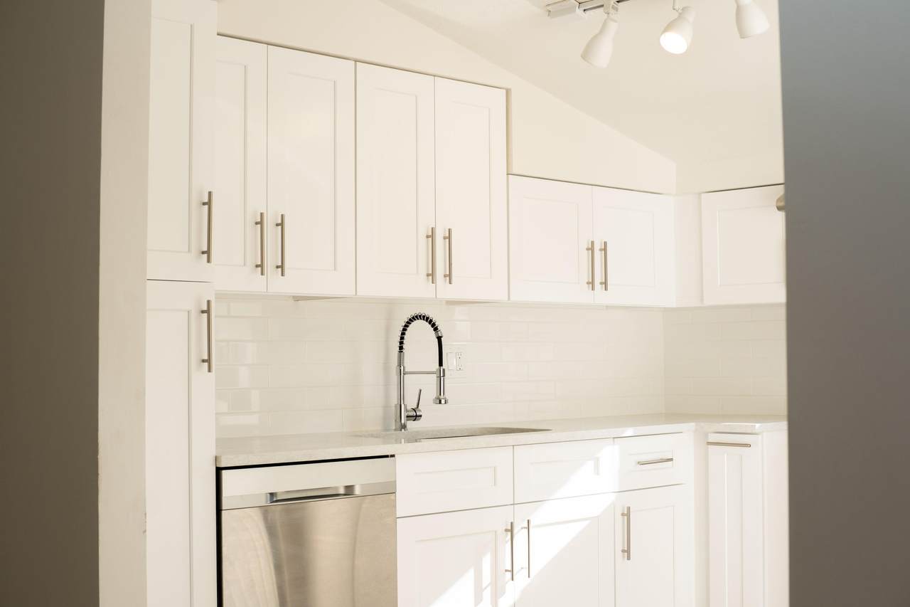 402 Delaware Boulevard - Photo 1