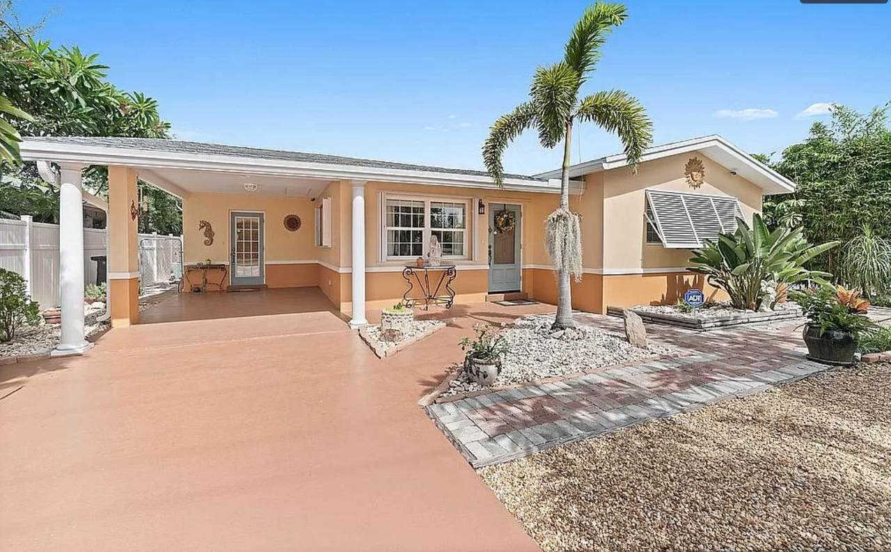 1116 Lake Drive - Photo 1