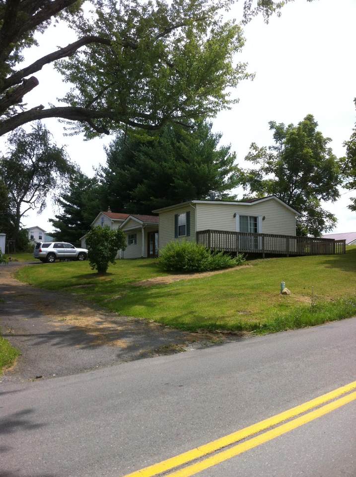 3162 Houfnaggle Rd. - Photo 1