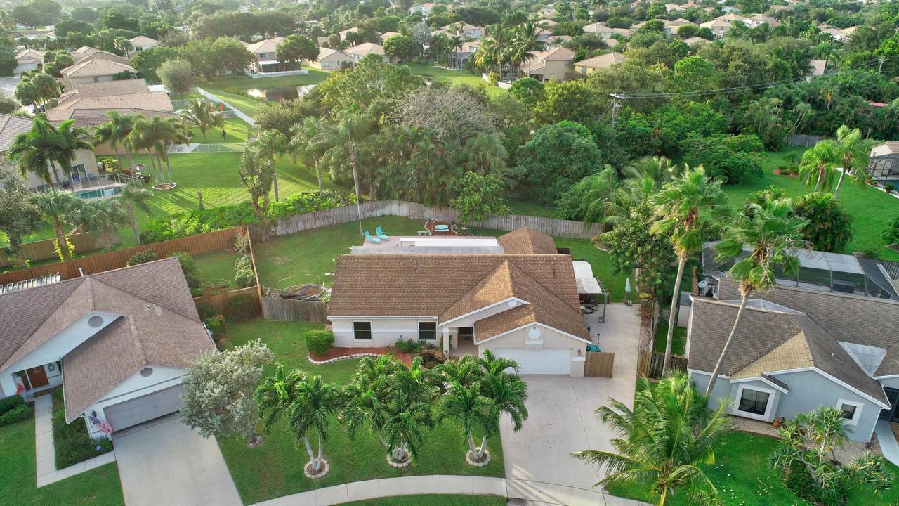 32 Cedar Circle - Photo 1
