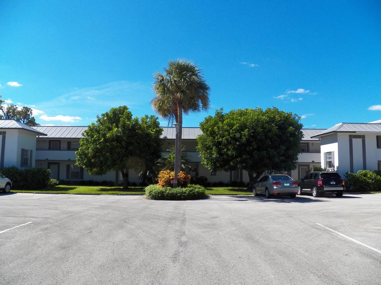 803 Central Parkway - Photo 1