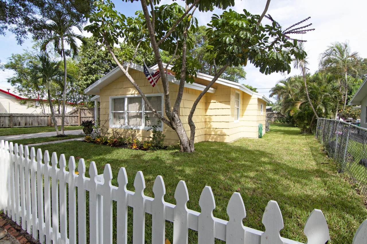 527 50th Street - Photo 1