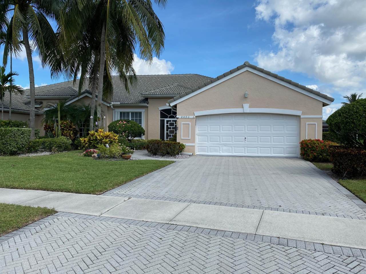 8890 Brittany Lakes Drive - Photo 1