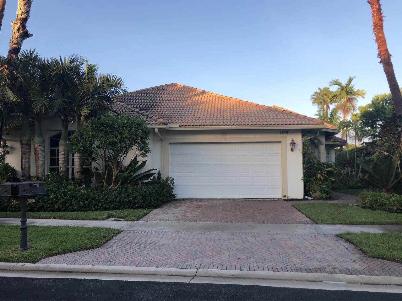 2850 Twin Oaks Way - Photo 1