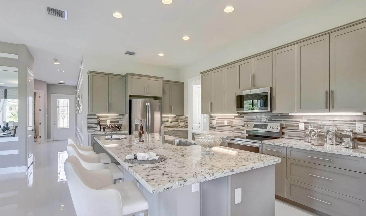 8635 39 Court - Photo 1