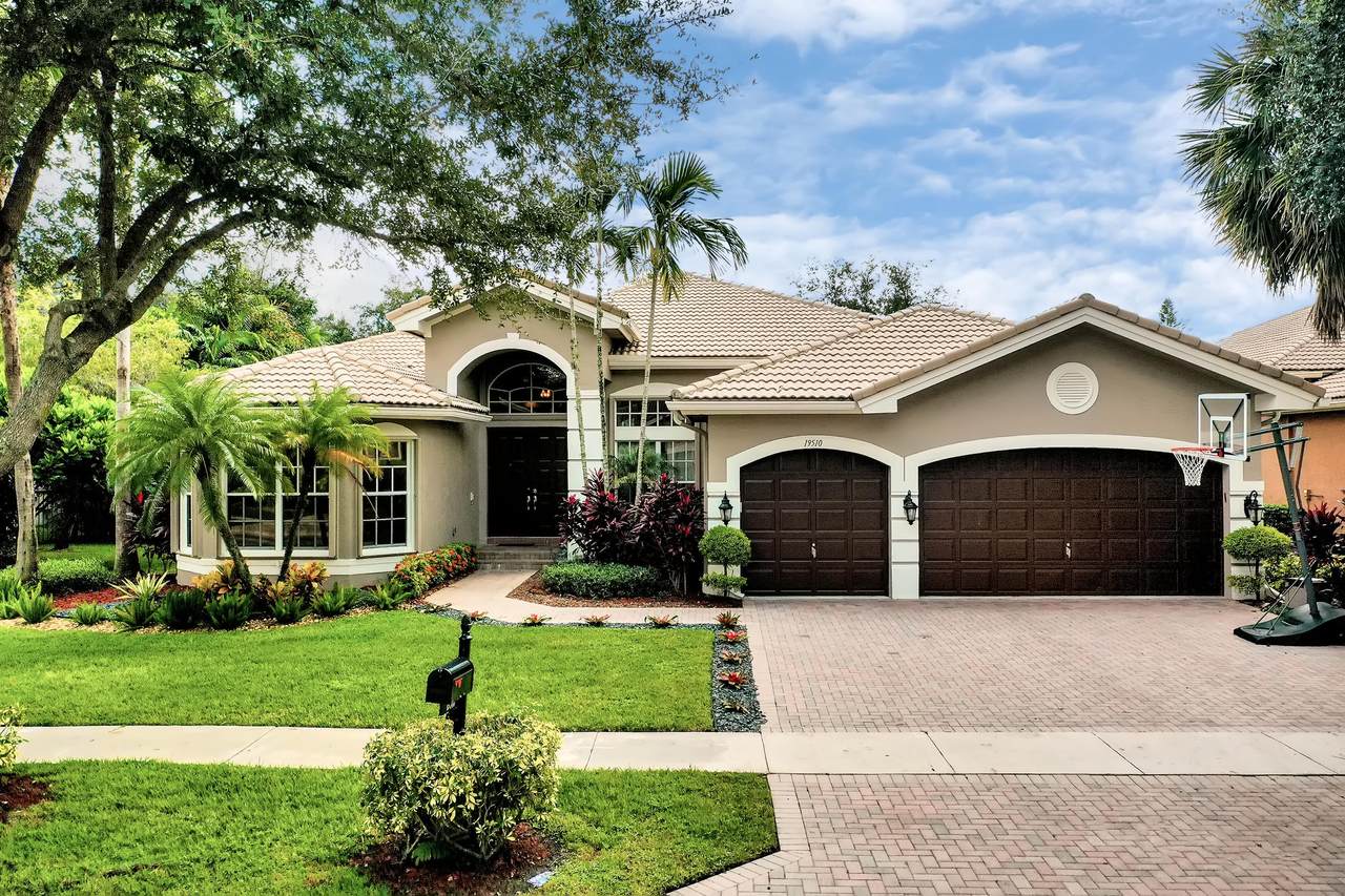 19510 Saturnia Lakes Drive - Photo 1