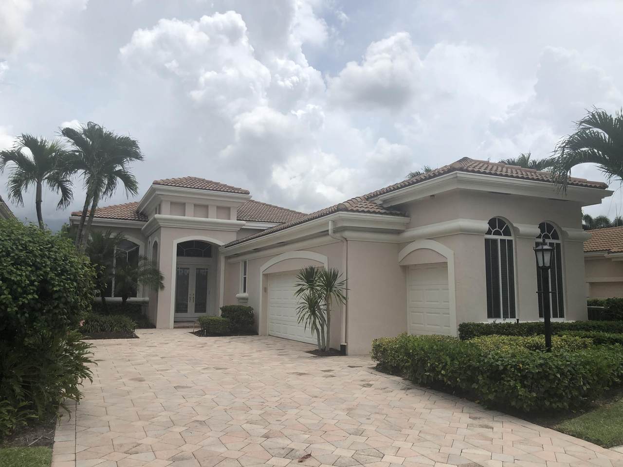 391 Isle Court - Photo 1