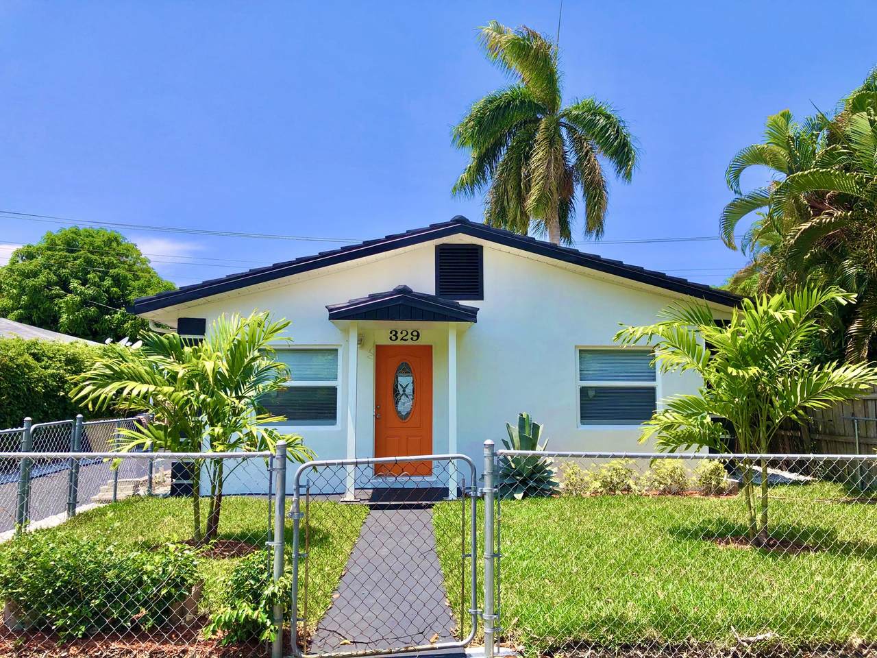 329 Nottingham Boulevard - Photo 1