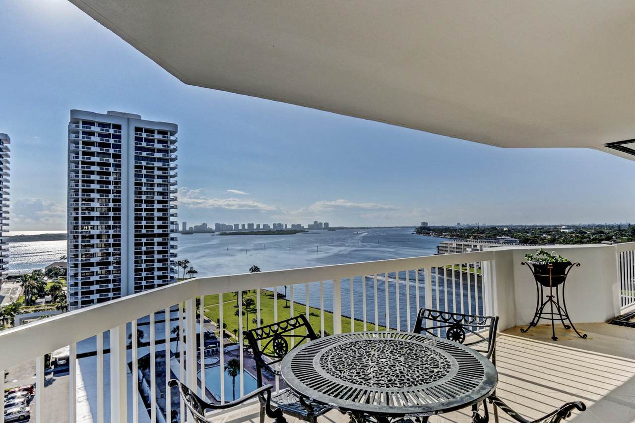 123 Lakeshore Drive - Photo 1