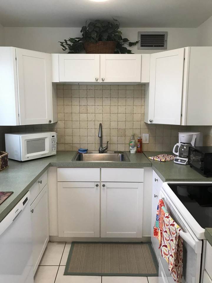 217 Canterbury J - Photo 1