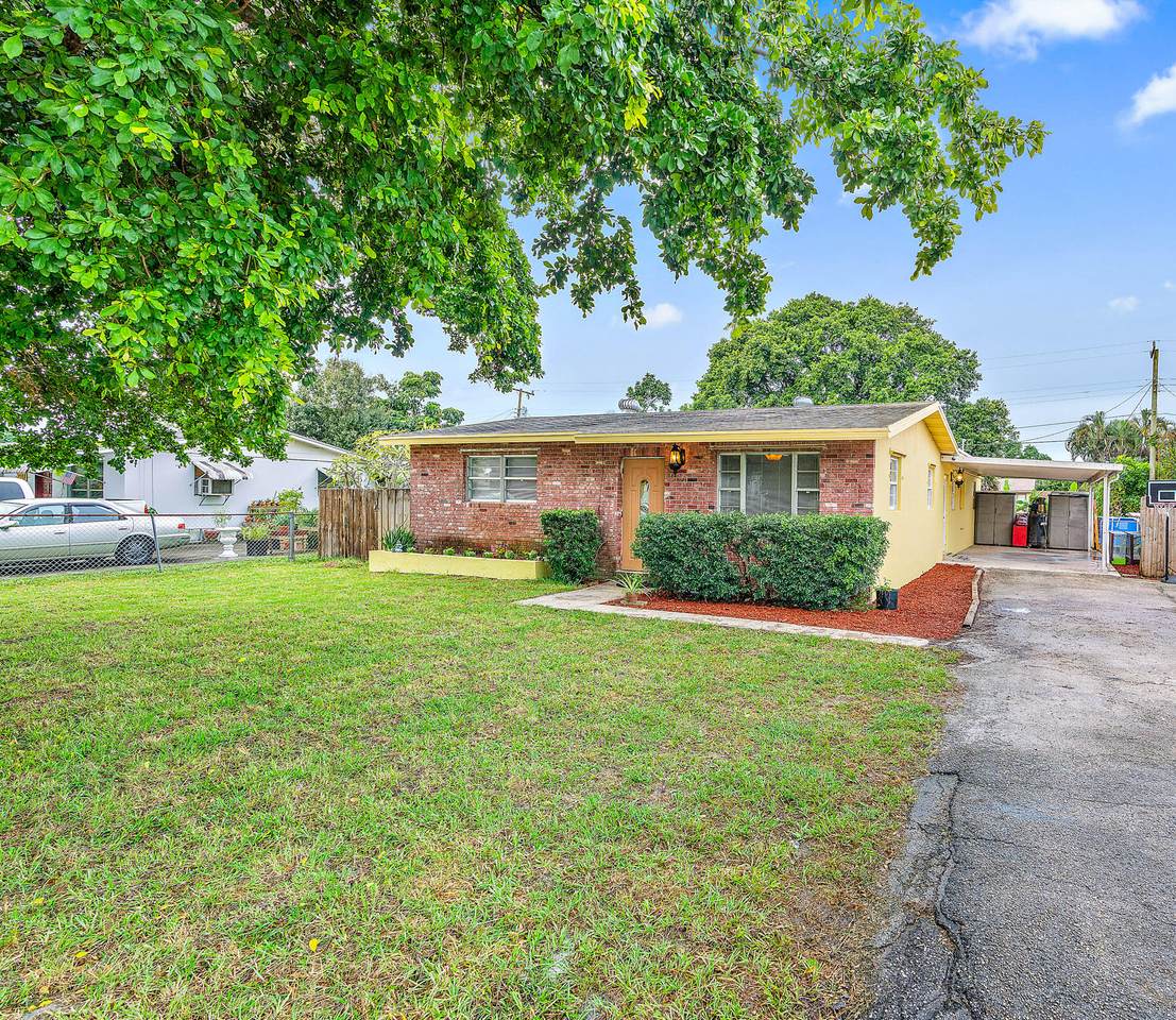 1605 Plantation Drive - Photo 1