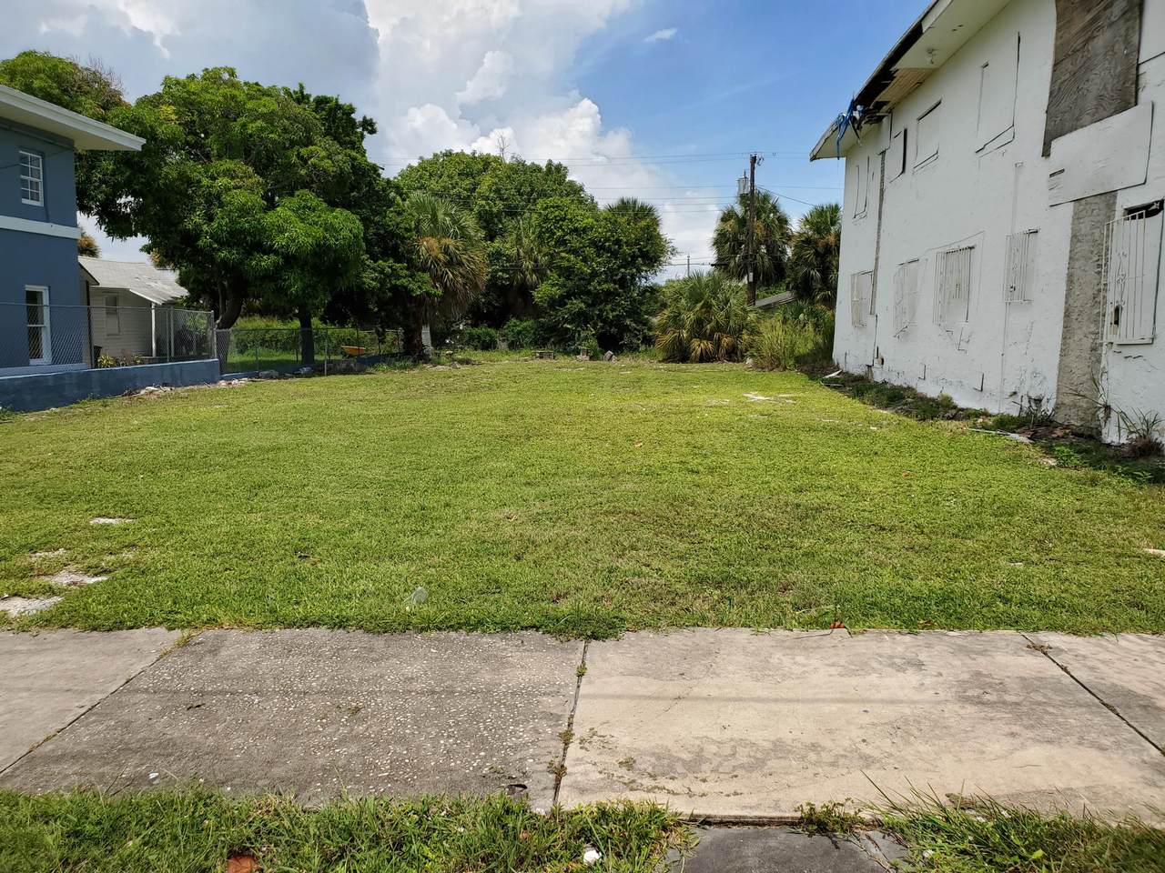 813 6th Street - Photo 1