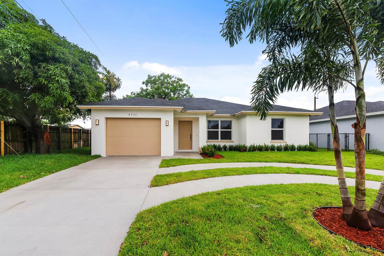 4711 Lake Avenue - Photo 1