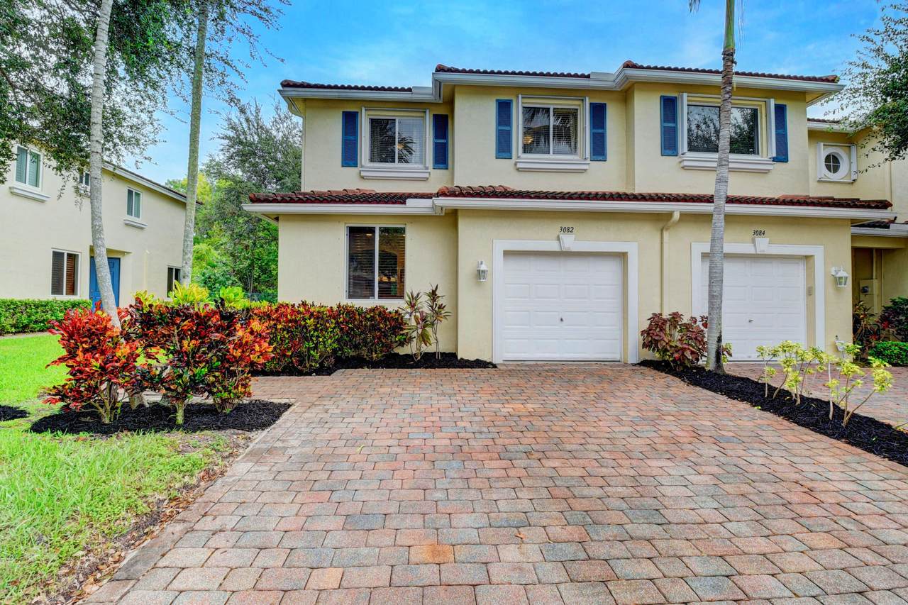 3082 Evergreen Circle - Photo 1